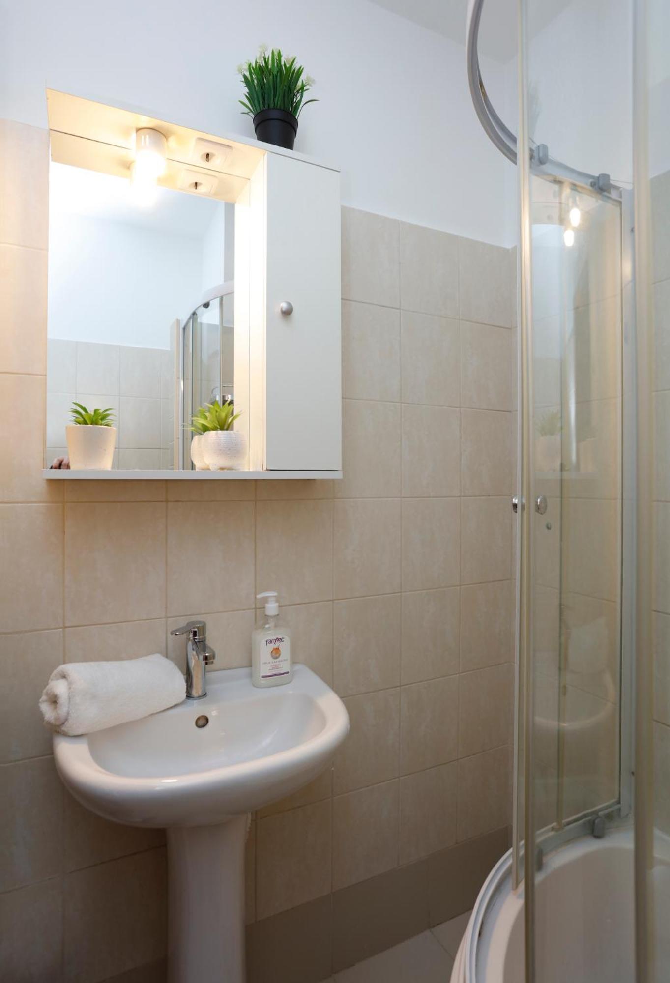 Enchanting Retreat - Historic Old Town - Pet-Friendly Haven - Steps From Unirii Bucarest Exterior foto