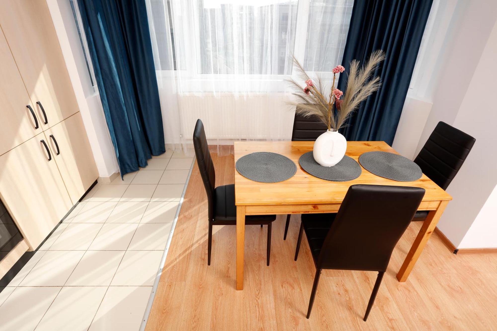 Enchanting Retreat - Historic Old Town - Pet-Friendly Haven - Steps From Unirii Bucarest Exterior foto