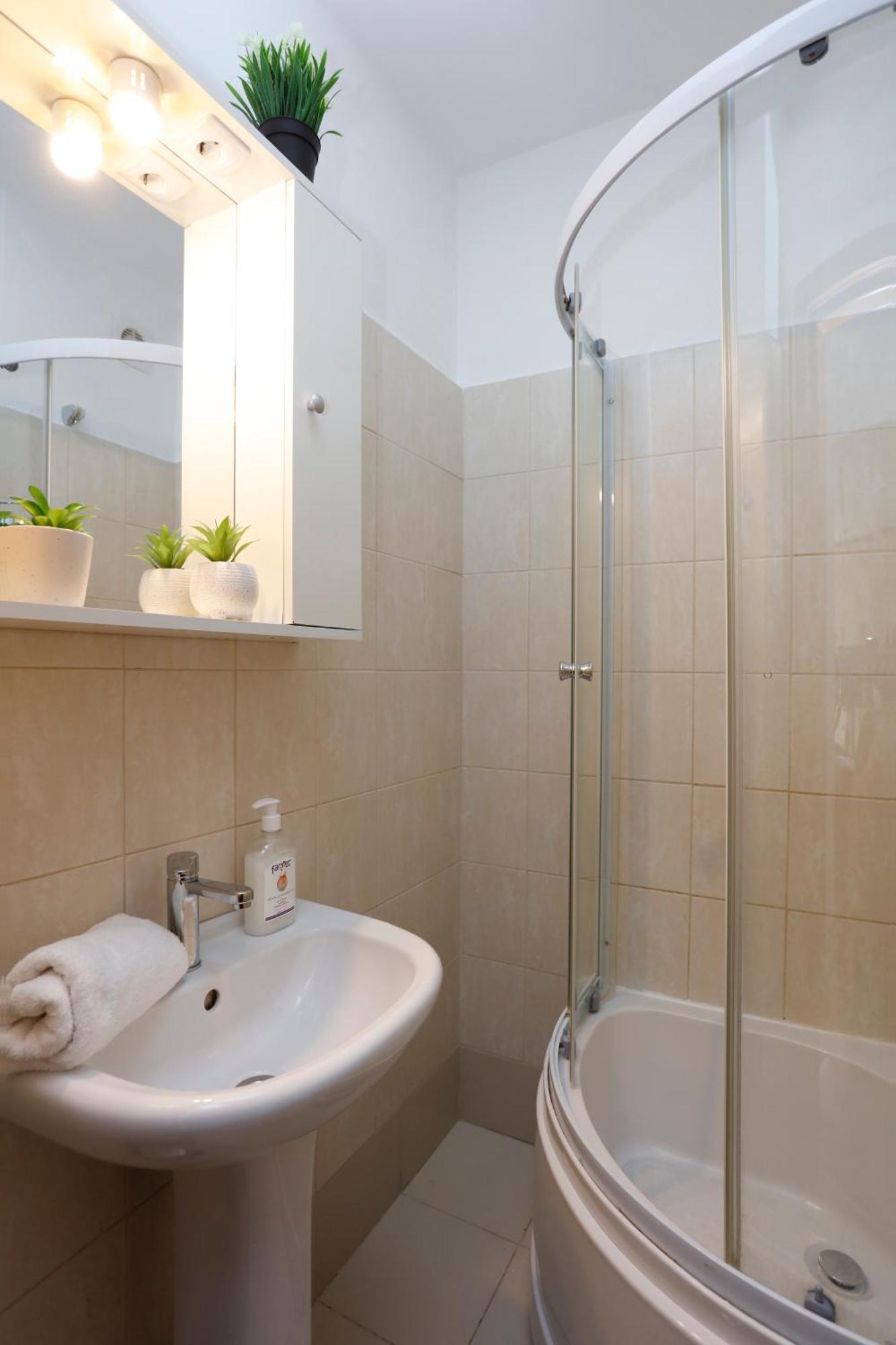 Enchanting Retreat - Historic Old Town - Pet-Friendly Haven - Steps From Unirii Bucarest Exterior foto