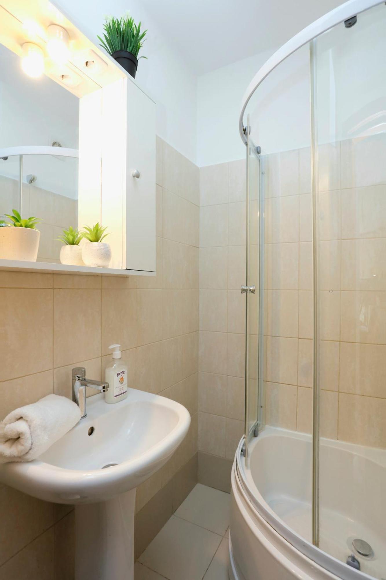 Enchanting Retreat - Historic Old Town - Pet-Friendly Haven - Steps From Unirii Bucarest Exterior foto